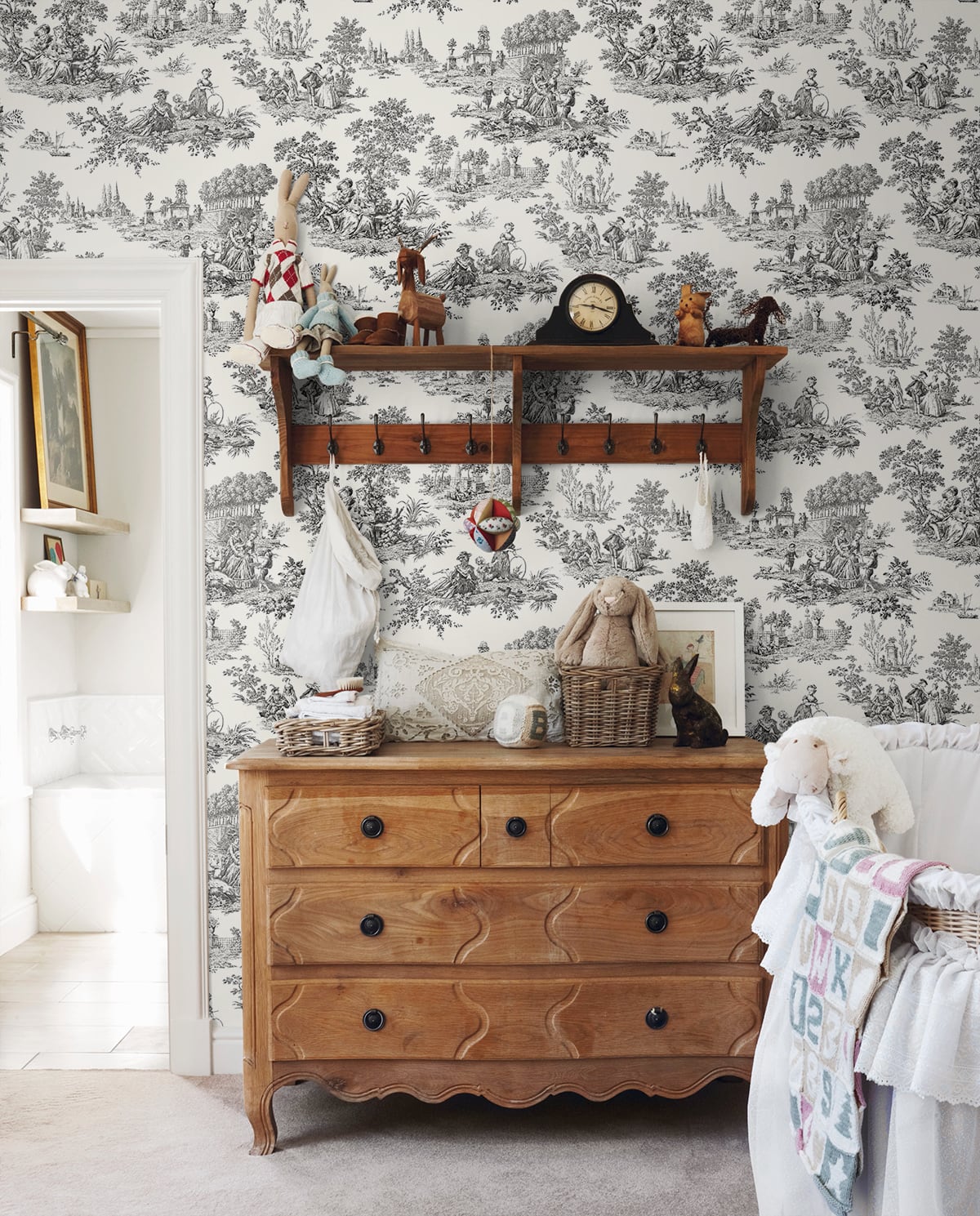 Chateau Toile Vinyl Wallpaper