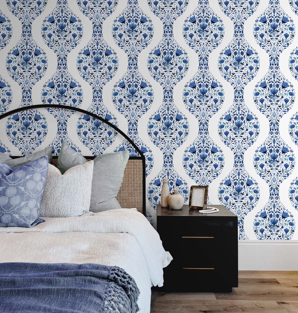 Floral Ogee Vinyl Wallpaper