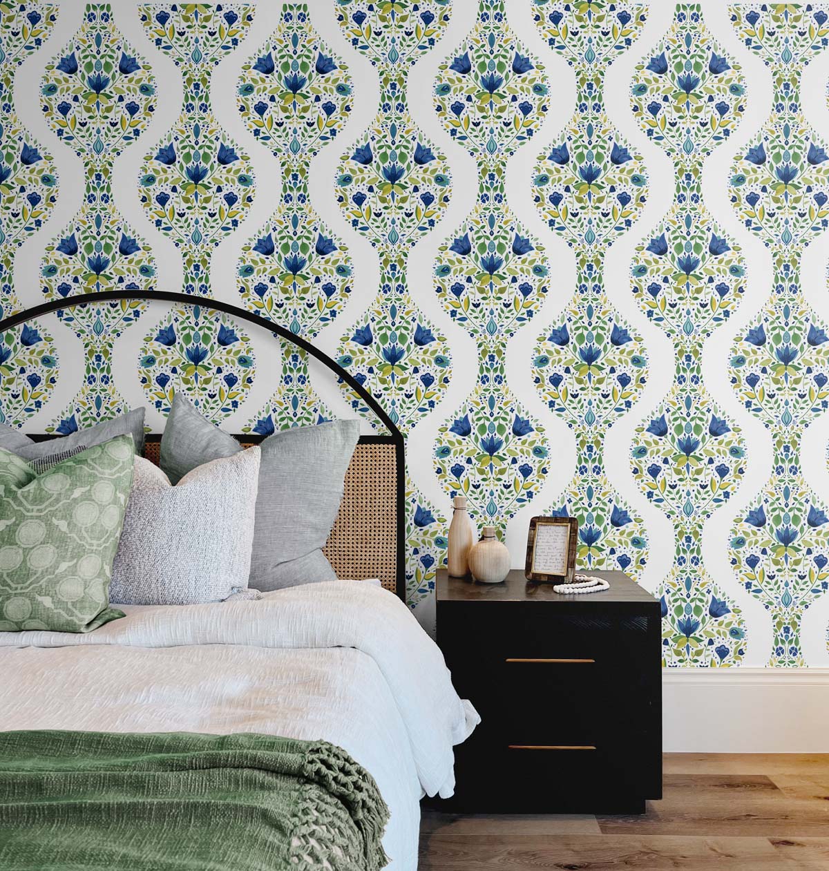 Floral Ogee Vinyl Wallpaper