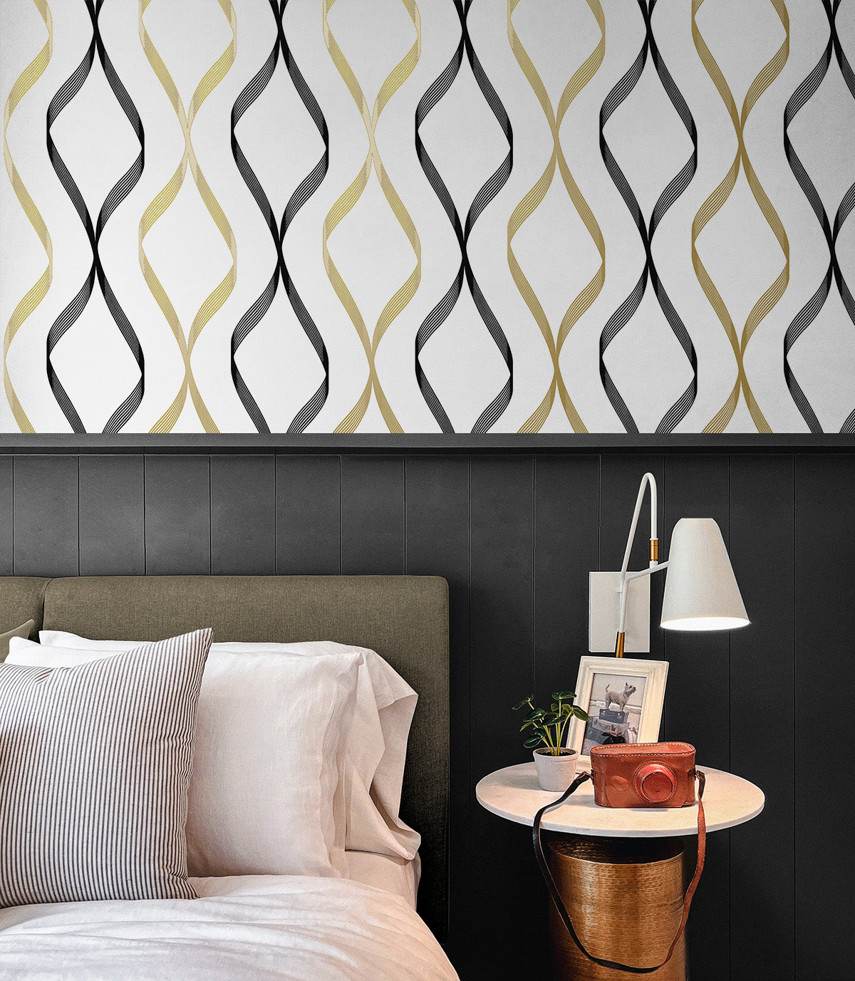 Ogee Ribbon Vinyl Wallpaper