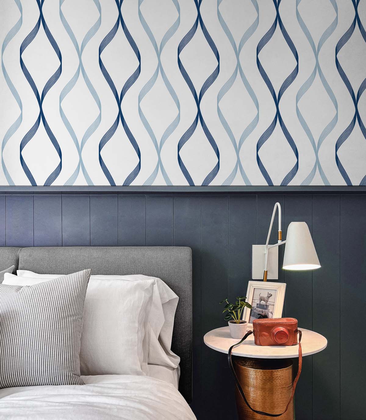 Ogee Ribbon Vinyl Wallpaper