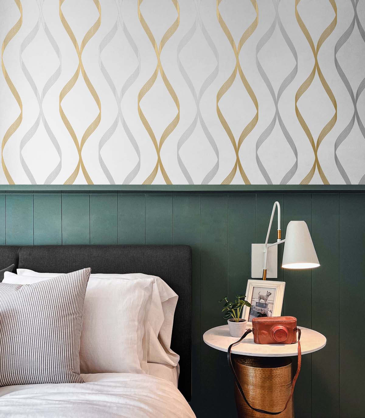 Ogee Ribbon Vinyl Wallpaper